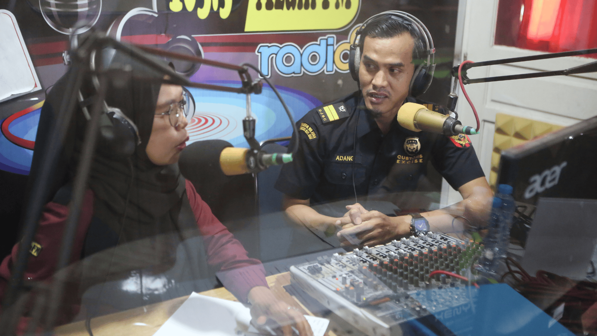 Tingkatkan Pemahaman Masyarakat terkait Ketentuan Barang Kiriman dari Luar Negeri melalui Customs on Radio